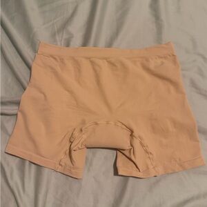 Seamless Women's Intimate Shorts - Tan